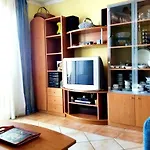Apartamento Antonela - Just 10 M From The & Stunning Sea View & Free Private Parking *